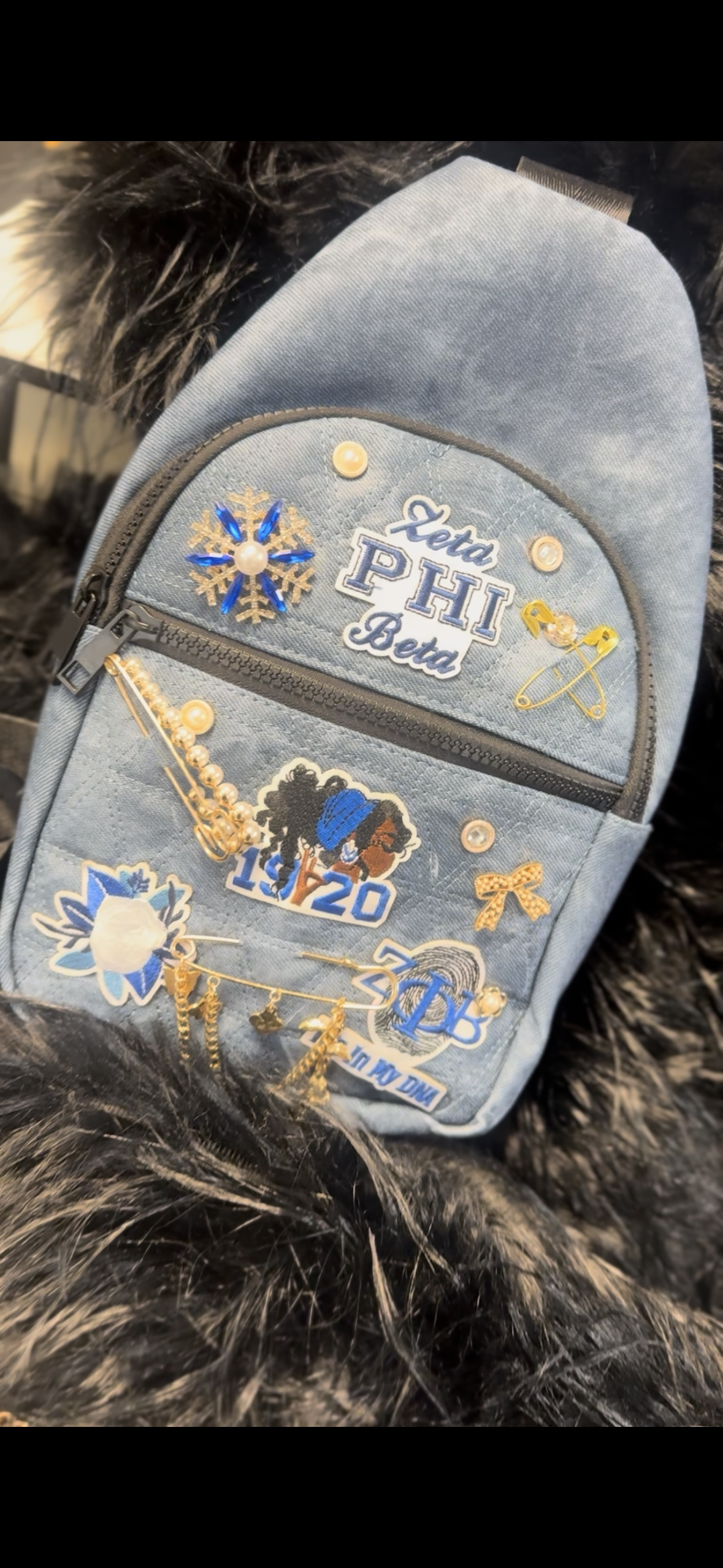 Zeta Girl Crossbody